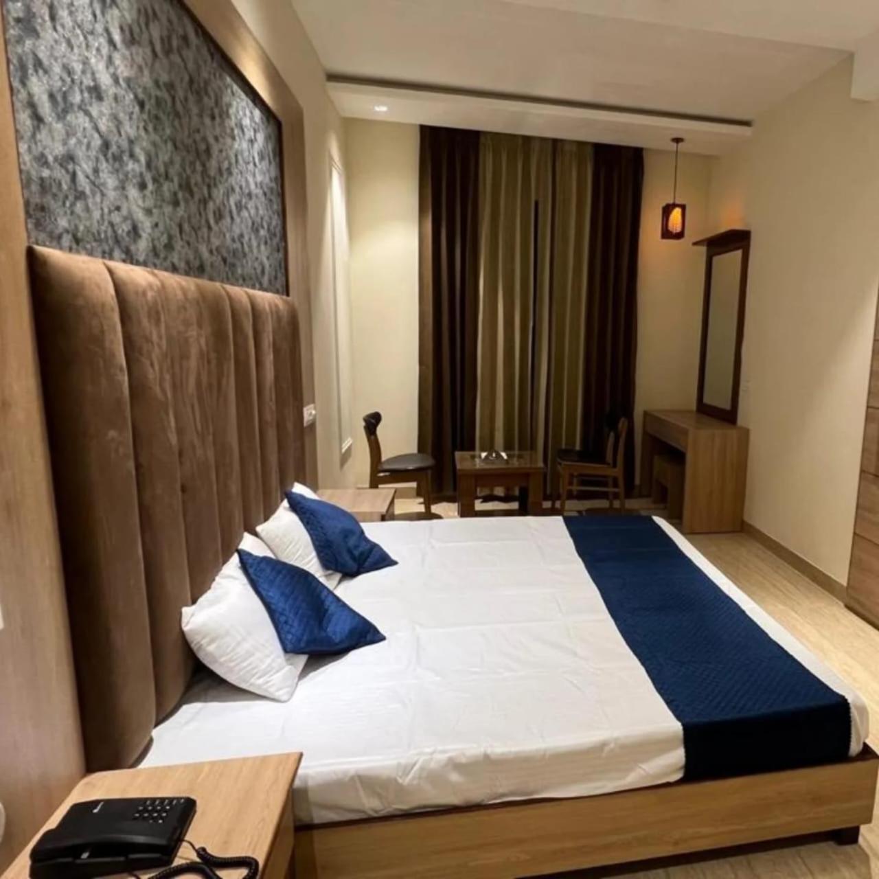 The Hotel Soho Zirakpur Exterior photo