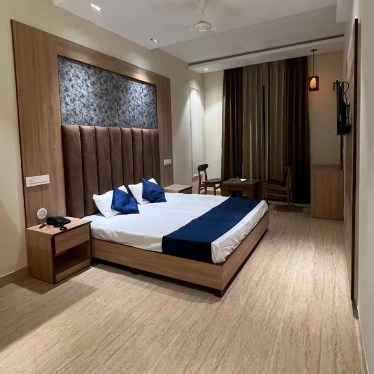 The Hotel Soho Zirakpur Exterior photo